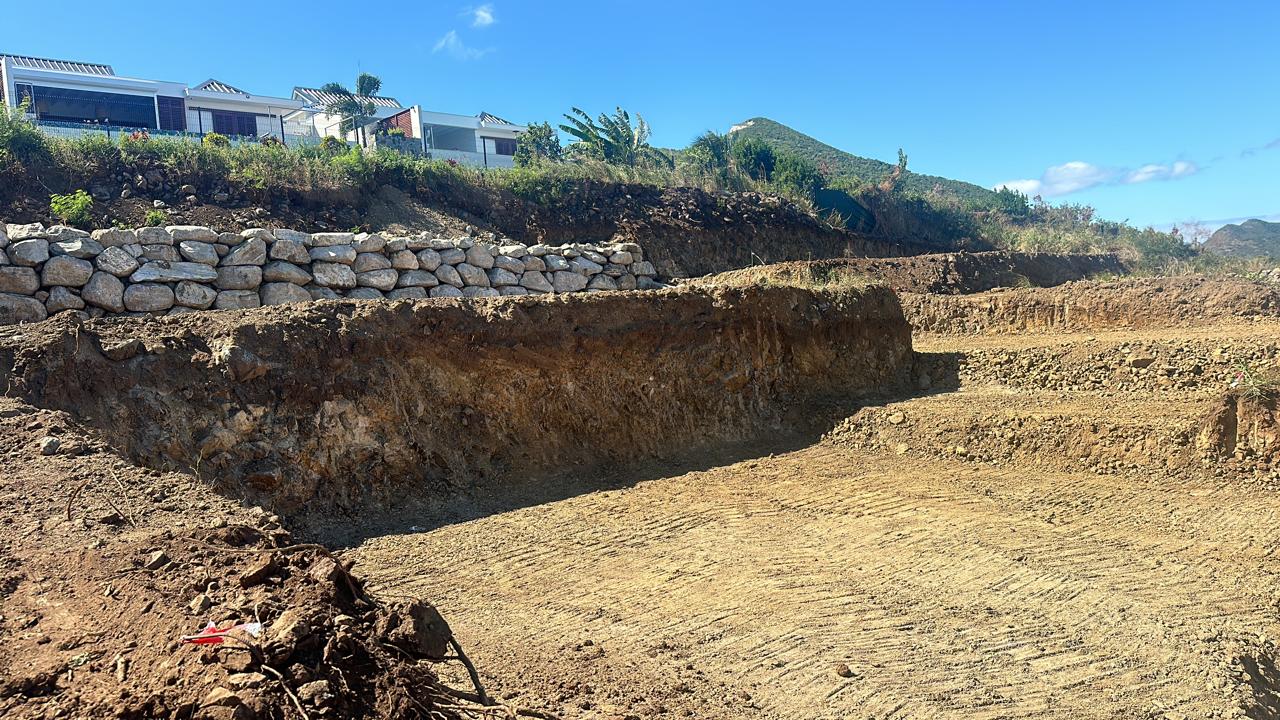 Projet terrassement Hope Hill villa Larimar Saint-Martin — Geotech Caraïbes