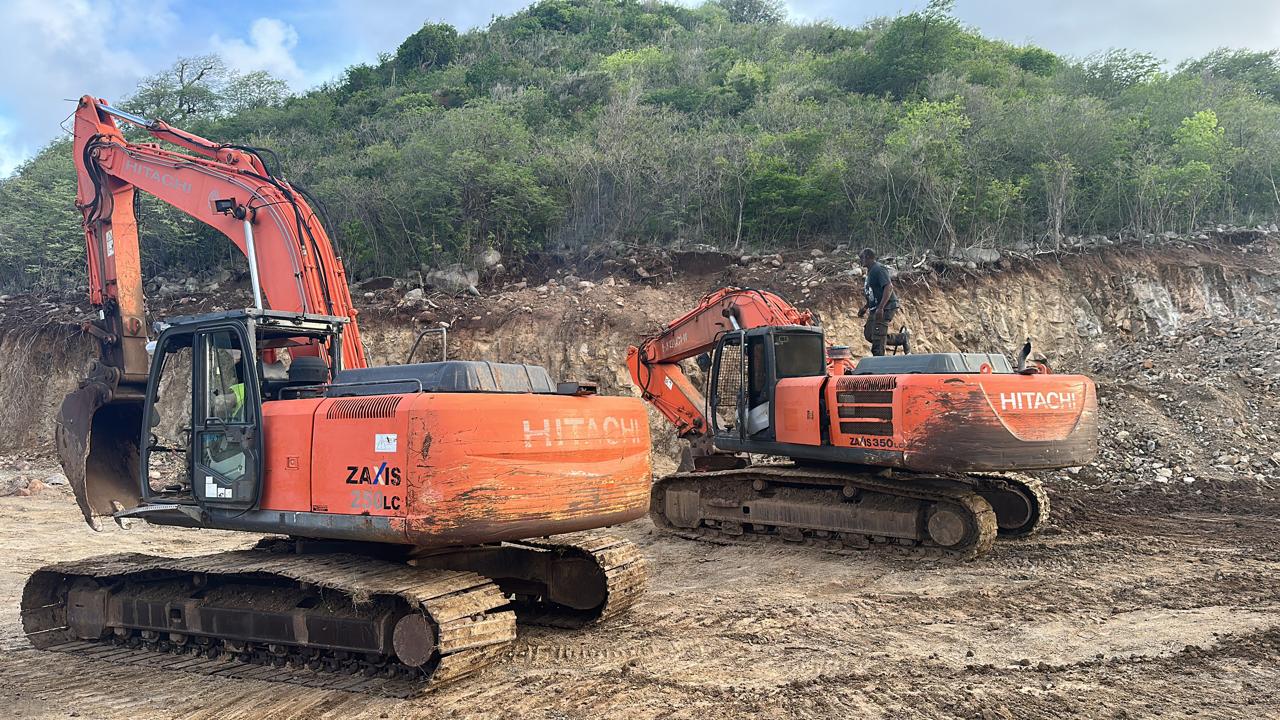 Parc d'engins Geotech Caraïbes Saint-Martin — Geotech Caraïbes